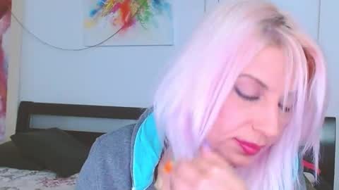 Snapshot of lillianasara chatting on February 22, 9:53 pm Lara online show from February 22, 9:53 pm