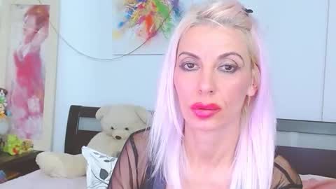 Snapshot of lillianasara chatting on October 6, 2:39 am Lara online show from October 6, 2:39 am