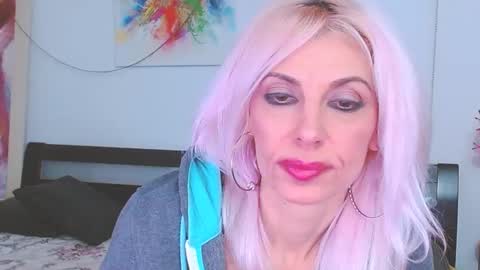 Snapshot of lillianasara chatting on February 23, 8:11 am Lara online show from February 23, 8:11 am