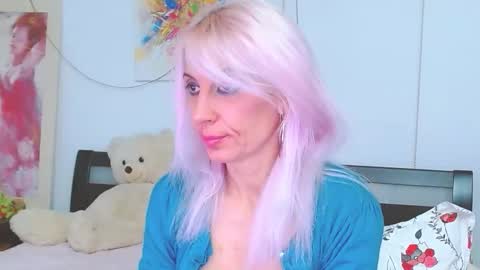 Snapshot of lillianasara chatting on October 19, 6:04 am Lara online show from October 19, 6:04 am