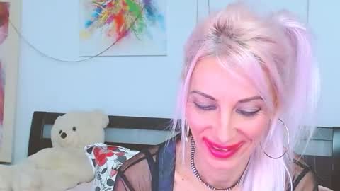Snapshot of lillianasara chatting on October 11, 3:22 am Lara online show from October 11, 3:22 am