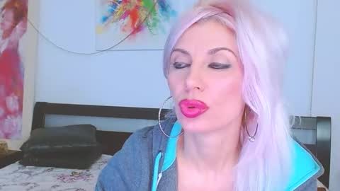Snapshot of lillianasara chatting on February 13, 7:21 pm Lara online show from February 13, 7:21 pm