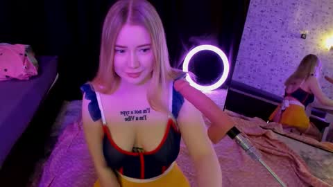 lillie_berry online show from December 16, 4:40 am
