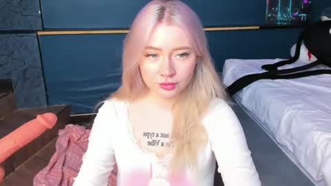 lillie_berry online show from April 20, 4:48 am