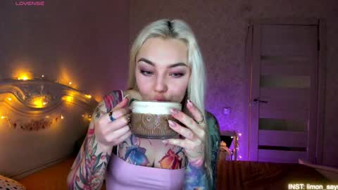 LilliMoore online show from April 8, 11:51 pm