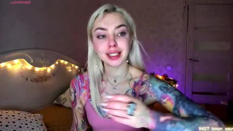 LilliMoore online show from April 26, 11:35 pm