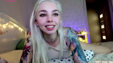 LilliMoore online show from June 11, 2:53 am