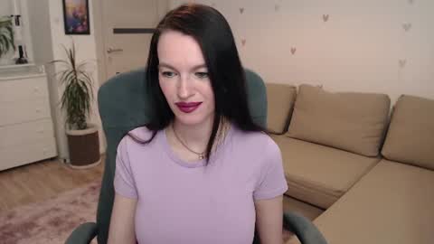lilliyves online show from June 25, 5:36 pm