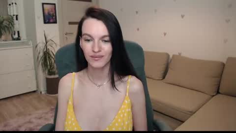lilliyves online show from July 10, 10:10 pm