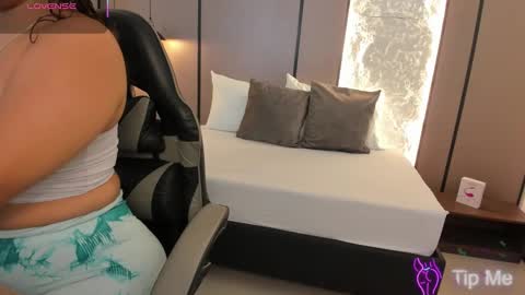 L I L L Y online show from September 17, 12:03 pm