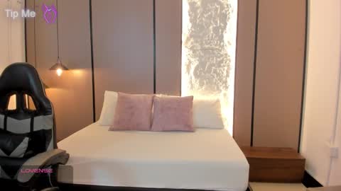 L I L L Y online show from January 15, 12:11 pm