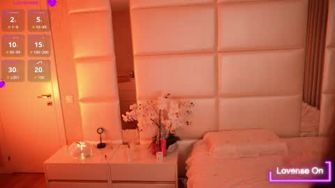 Lilly Colins online show from October 23, 6:47 pm