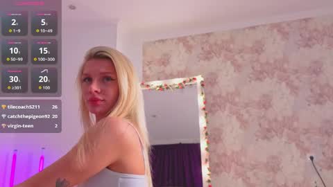 lilly_lux online show from April 18, 7:07 pm