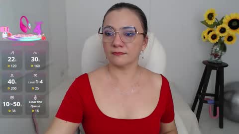 Snapshot of lilly_milf chatting on October 14, 2:30 pm Lilly online show from October 14, 2:30 pm