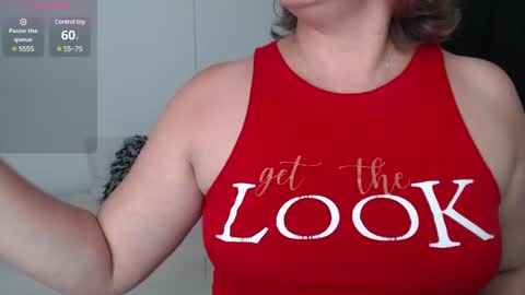 Snapshot of lilly_milf chatting on January 26, 11:39 pm Lilly online show from January 26, 11:39 pm