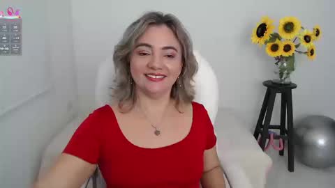 Snapshot of lilly_milf chatting on September 9, 1:44 pm Lilly online show from September 9, 1:44 pm