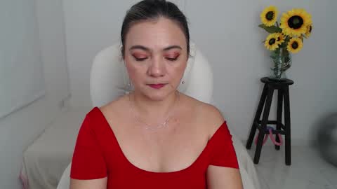 Snapshot of lilly_milf chatting on October 24, 3:41 pm Lilly online show from October 24, 3:41 pm