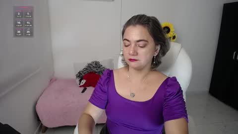 Snapshot of lilly_milf chatting on December 28, 1:17 pm Lilly online show from December 28, 1:17 pm