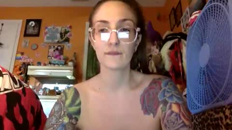 hi guys im back on here 3 online show from October 14, 9:28 pm