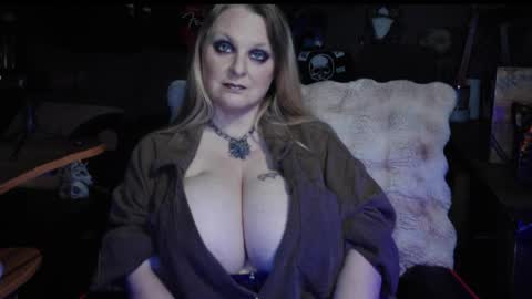 Lillyth Eden online show from April 23, 6:21 am