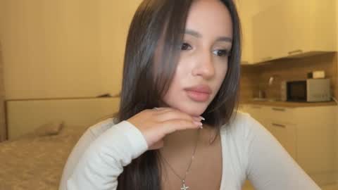 Mia online show from August 7, 6:59 pm