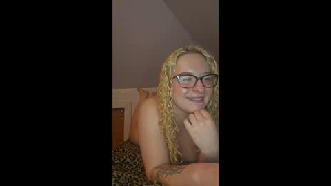 LilPies  online show from February 25, 7:45 pm