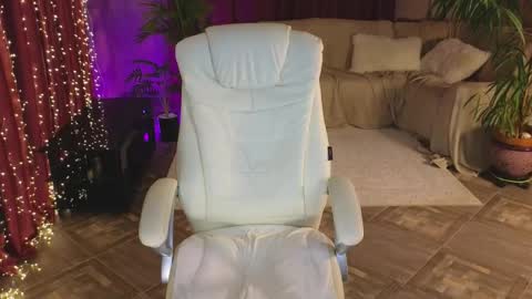 Lilu online show from April 3, 4:16 pm