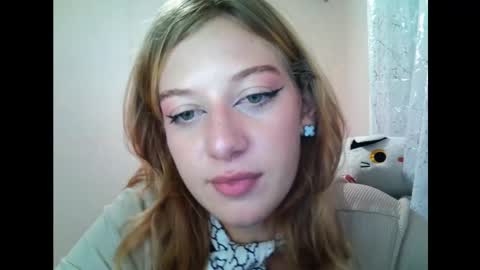 Snapshot of lily_ember chatting on September 17, 4:05 pm lily_ember online show from September 17, 4:05 pm