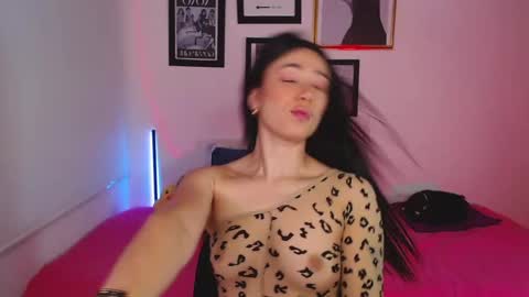 Snapshot of lily_evans_ chatting on March 6, 12:10 am just lily online show from March 6, 12:10 am