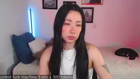 Snapshot of lily_evans_ chatting on February 9, 11:57 pm just lily online show from February 9, 11:57 pm