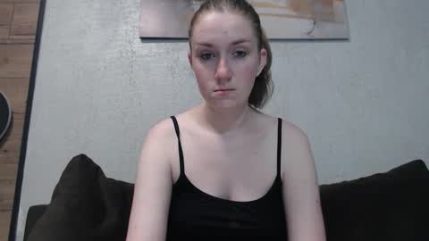 Snapshot of lily_love_x chatting on September 28, 12:17 am lily_love_x online show from September 28, 12:17 am