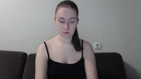 Snapshot of lily_love_x chatting on January 21, 4:21 am lily_love_x online show from January 21, 4:21 am