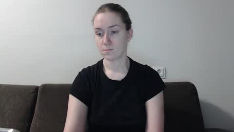 Snapshot of lily_love_x chatting on February 6, 3:48 am lily_love_x online show from February 6, 3:48 am