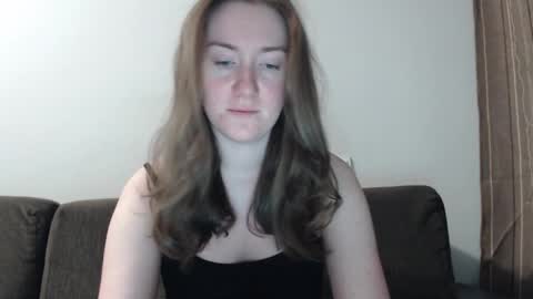 Snapshot of lily_love_x chatting on December 23, 1:18 am lily_love_x online show from December 23, 1:18 am