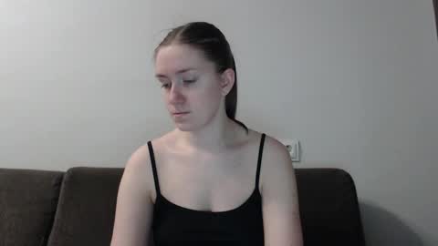 Snapshot of lily_love_x chatting on February 14, 3:33 am lily_love_x online show from February 14, 3:33 am