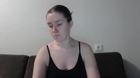 Snapshot of lily_love_x chatting on January 27, 12:33 am lily_love_x online show from January 27, 12:33 am
