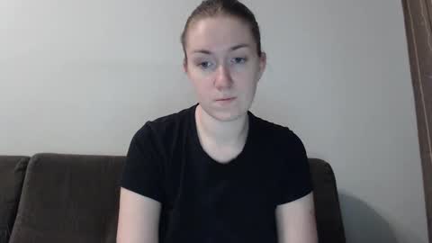 Snapshot of lily_love_x chatting on February 4, 4:05 am lily_love_x online show from February 4, 4:05 am