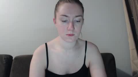 Snapshot of lily_love_x chatting on December 21, 3:36 am lily_love_x online show from December 21, 3:36 am