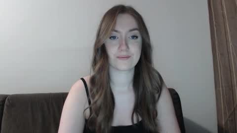 Snapshot of lily_love_x chatting on February 16, 10:10 pm lily_love_x online show from February 16, 10:10 pm