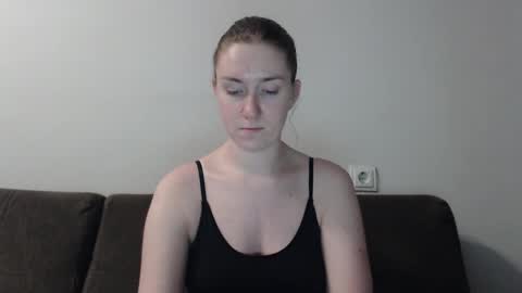 Snapshot of lily_love_x chatting on January 25, 11:43 pm lily_love_x online show from January 25, 11:43 pm