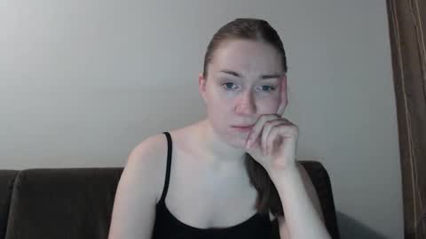 Snapshot of lily_love_x chatting on March 11, 3:04 am lily_love_x online show from March 11, 3:04 am