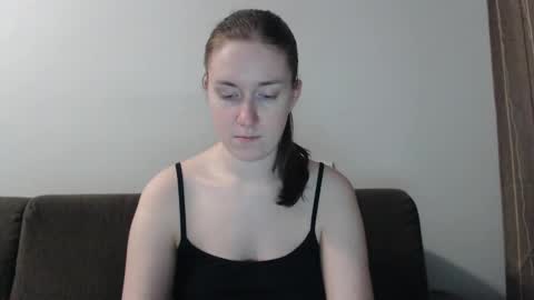 Snapshot of lily_love_x chatting on February 15, 4:03 am lily_love_x online show from February 15, 4:03 am