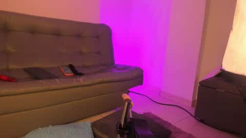 lily_rose0 online show from April 27, 11:57 pm