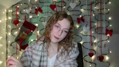 small lily online show from December 15, 6:13 pm
