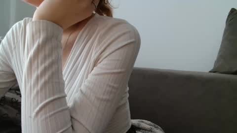 small lily online show from April 23, 4:09 pm