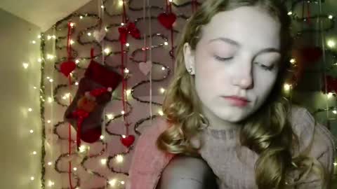 small lily online show from November 24, 6:10 pm