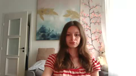 lilycandy_ online show from June 15, 10:59 am