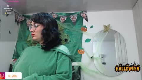 lilyfox23 online show from October 13, 12:30 pm