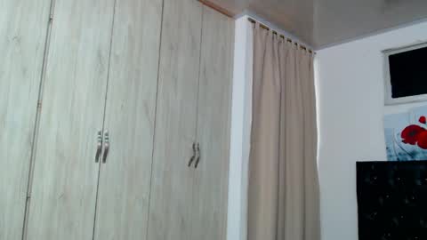 lilyfox23 online show from April 25, 1:52 pm