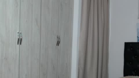 lilyfox23 online show from April 22, 12:46 pm